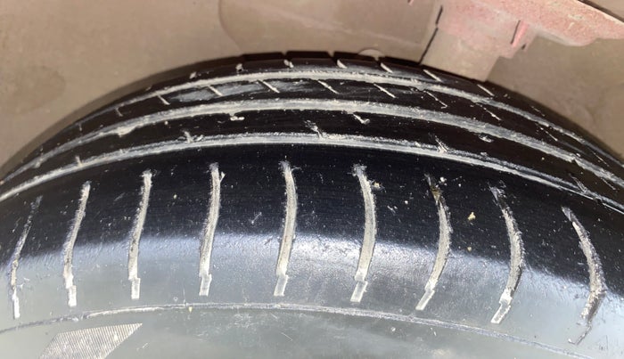 2016 Hyundai Elite i20 MAGNA 1.2, Petrol, Manual, 86,653 km, Left Front Tyre Tread