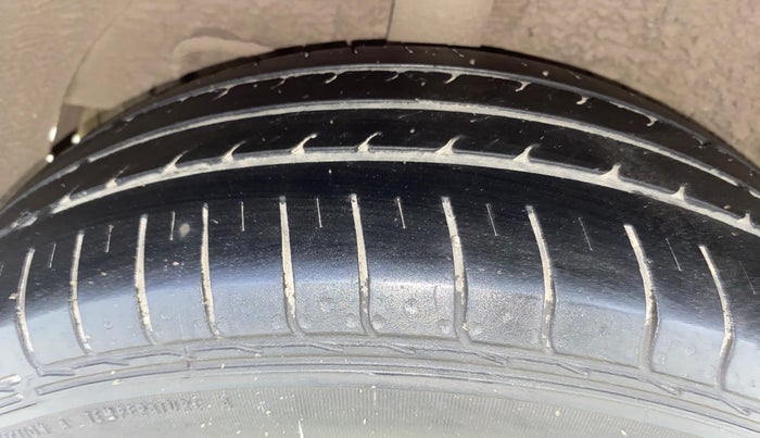 2016 Hyundai Elite i20 MAGNA 1.2, Petrol, Manual, 86,653 km, Right Rear Tyre Tread