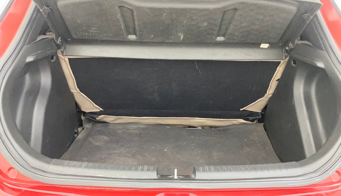 2016 Hyundai Elite i20 MAGNA 1.2, Petrol, Manual, 86,653 km, Boot Inside