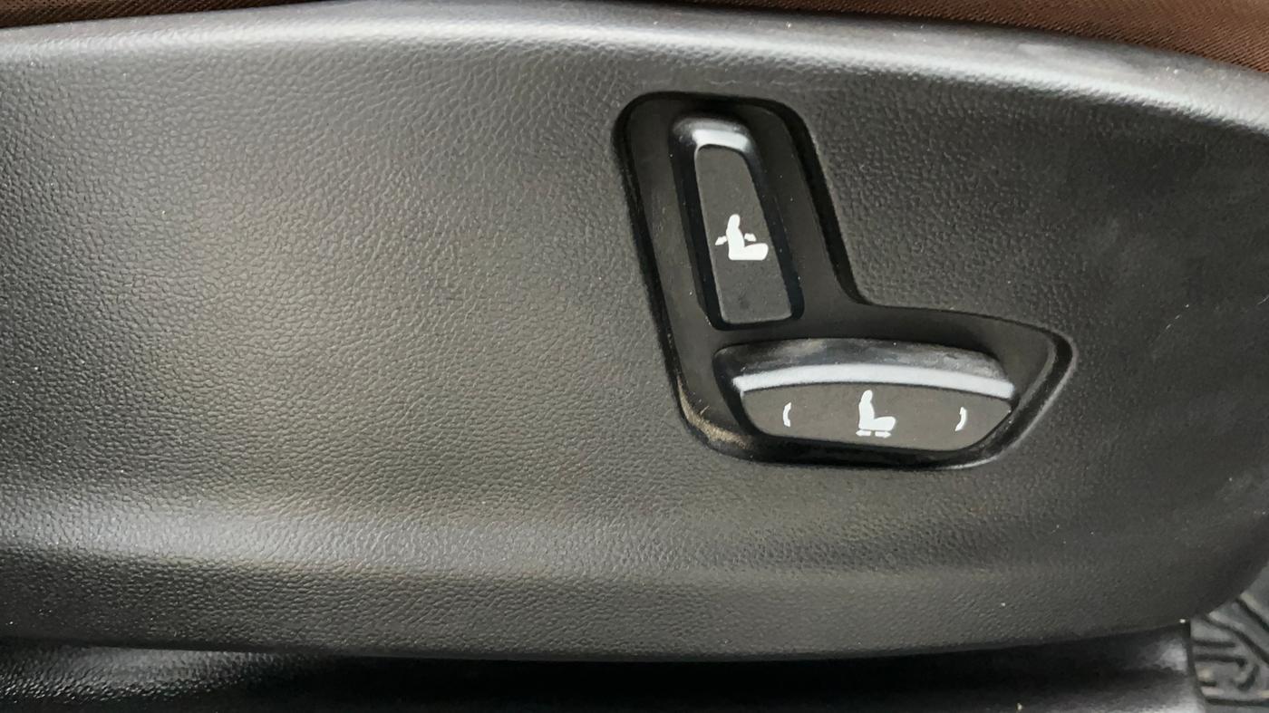 2021 MG HECTOR PLUS SHARP 2.0 DIESEL TURBO MT 6-STR, Diesel, Manual, 73,319 km, Driver Side Adjustment Panel
