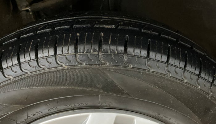 2021 Maruti Alto LXI CNG, CNG, Manual, 67,396 km, Right Front Tyre Tread