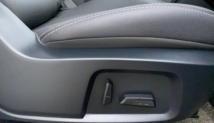 2020 Tata Harrier XZ+ DARK EDITION, Diesel, Manual, 13,451 km, Driver Side Adjustment Panel