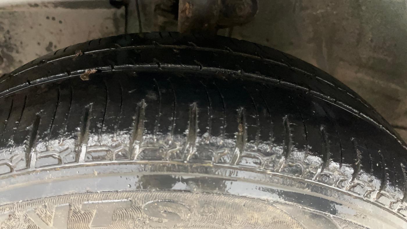 2015 Mahindra Kuv100 K8 5 STR, Petrol, Manual, 37,253 km, Left Front Tyre Tread