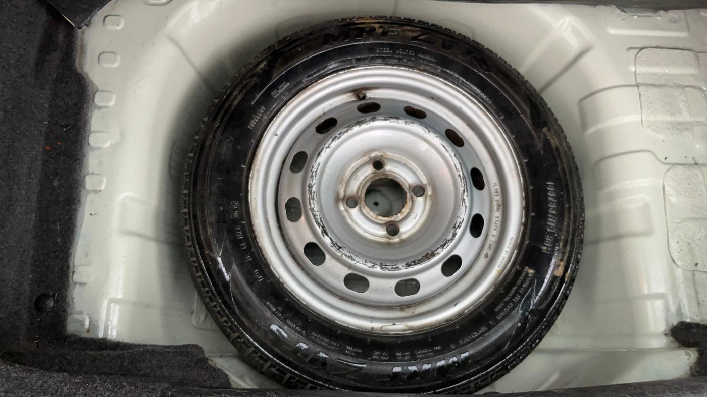 2015 Mahindra Kuv100 K8 5 STR, Petrol, Manual, 37,253 km, Spare Tyre