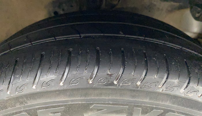 2014 Honda Brio S MT, Petrol, Manual, 76,356 km, Right Front Tyre Tread