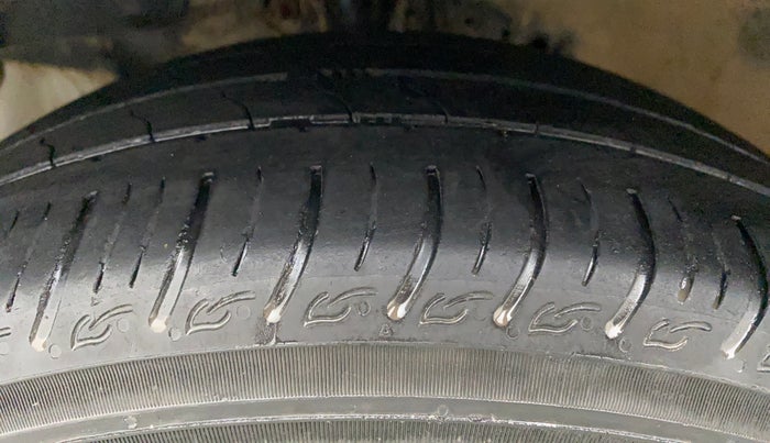 2014 Honda Brio S MT, Petrol, Manual, 76,356 km, Left Front Tyre Tread