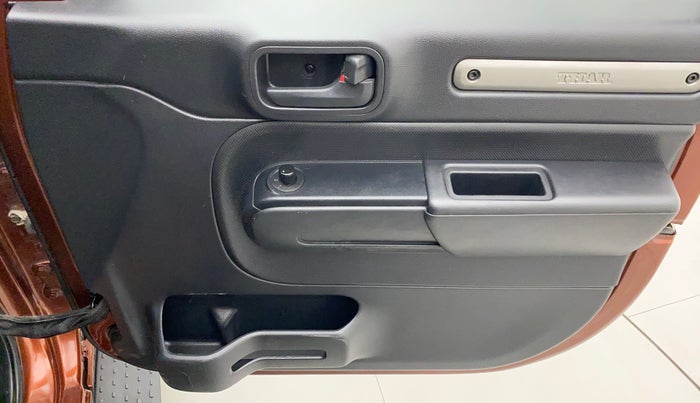 2021 Mahindra Thar LX PETROL HT 4WD AT, Petrol, Automatic, 34,335 km, Driver Side Door Panels Control