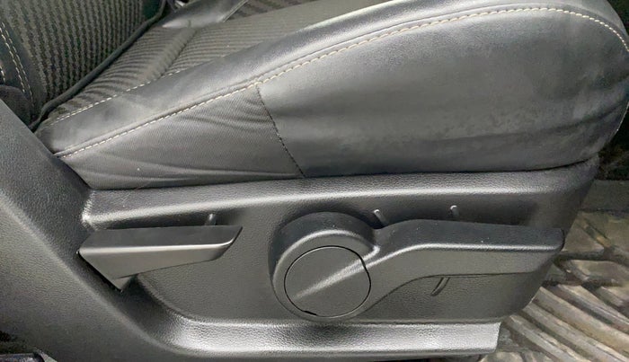 2021 Mahindra Thar LX PETROL HT 4WD AT, Petrol, Automatic, 34,335 km, Driver Side Adjustment Panel