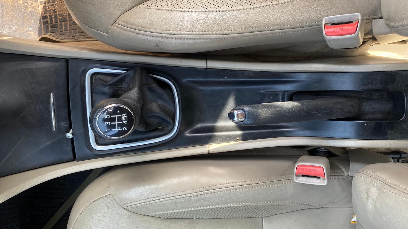 2018 Maruti Ciaz ALPHA 1.5 SHVS PETROL, Petrol, Manual, 46,336 km, Gear Lever