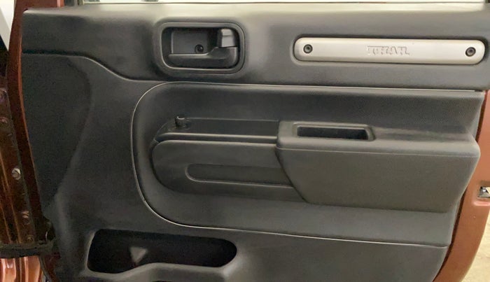 2021 Mahindra Thar LX  P 4WD AT CONVERTIBLE, Petrol, Automatic, 59,823 km, Driver Side Door Panels Control