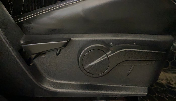 2021 Mahindra Thar LX  P 4WD AT CONVERTIBLE, Petrol, Automatic, 59,823 km, Driver Side Adjustment Panel