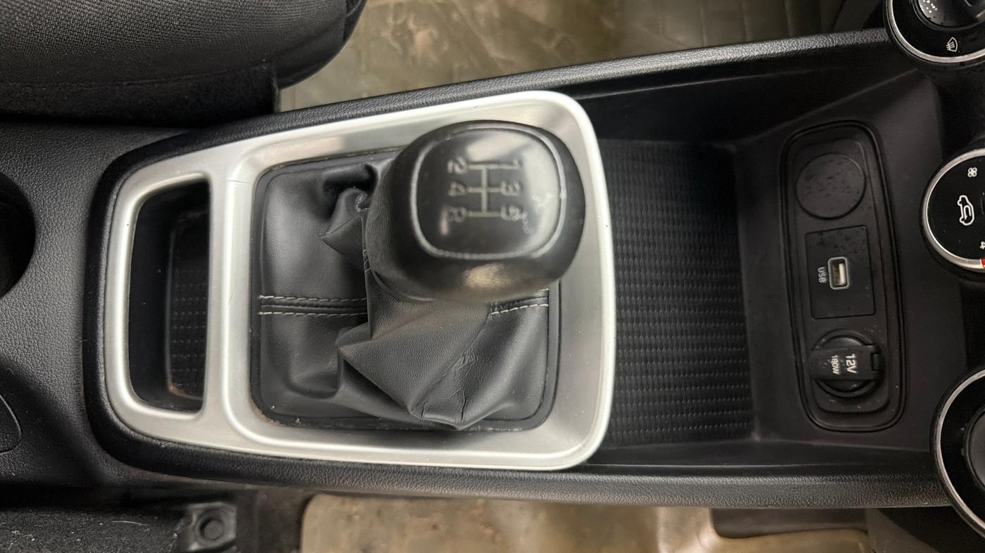 2021 Hyundai VENUE S 1.2, Petrol, Manual, 52,591 km, Gear Lever
