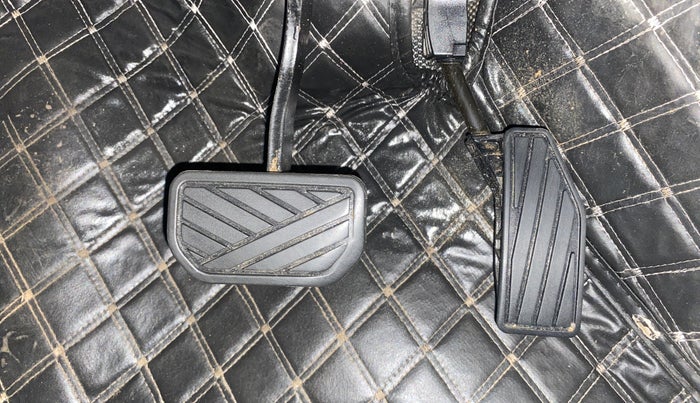 2019 Maruti Swift VXI AMT, Petrol, Automatic, 1,12,500 km, Pedals