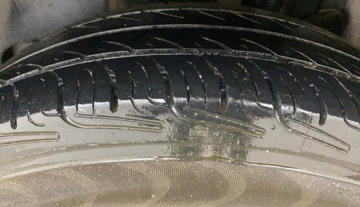 2019 Maruti Swift VXI AMT, Petrol, Automatic, 1,12,500 km, Left Rear Tyre Tread