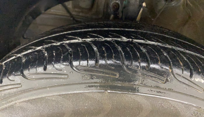 2019 Maruti Swift VXI AMT, Petrol, Automatic, 1,12,500 km, Left Front Tyre Tread