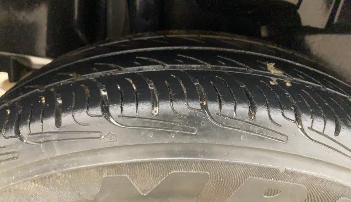 2019 Maruti Swift VXI AMT, Petrol, Automatic, 1,12,500 km, Right Rear Tyre Tread