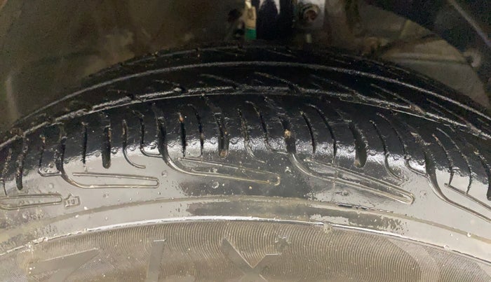 2019 Maruti Swift VXI AMT, Petrol, Automatic, 1,12,500 km, Right Front Tyre Tread