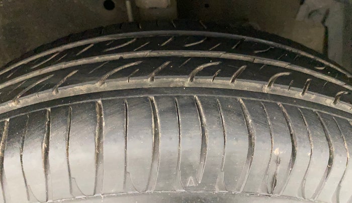 2012 Maruti Swift VDI, Diesel, Manual, 68,556 km, Right Front Tyre Tread