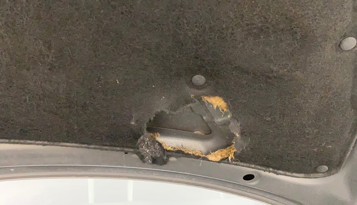 2012 Maruti Swift VDI, Diesel, Manual, 68,556 km, Bonnet (hood) - Insulation cover has minor damage