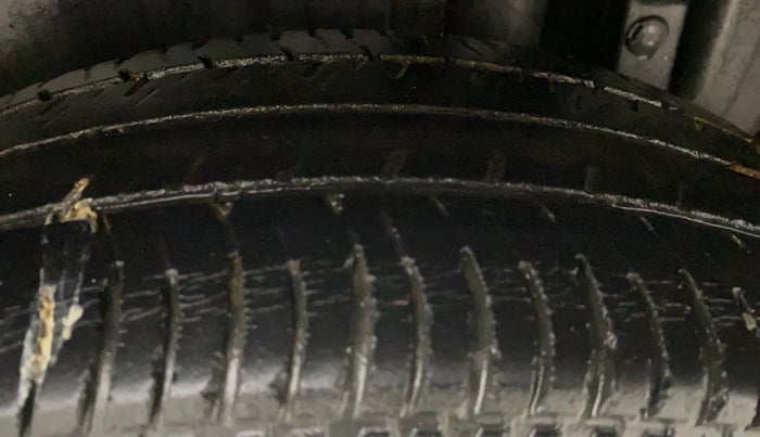 2013 Maruti Swift VXI, Petrol, Manual, 60,807 km, Left Rear Tyre Tread