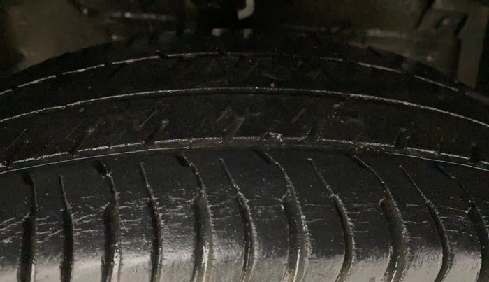 2013 Maruti Swift VXI, Petrol, Manual, 60,807 km, Right Front Tyre Tread