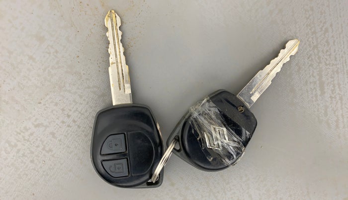 2013 Maruti Swift VXI, Petrol, Manual, 60,807 km, Key Close Up