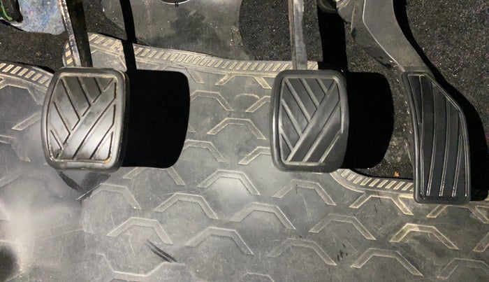 2013 Maruti Swift VXI, Petrol, Manual, 60,807 km, Pedals