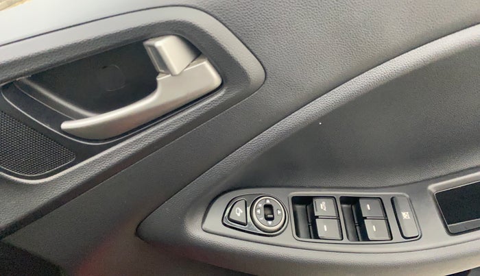 2018 Hyundai i20 Active 1.2 SX, Petrol, Manual, 17,987 km, Driver Side Door Panels Control