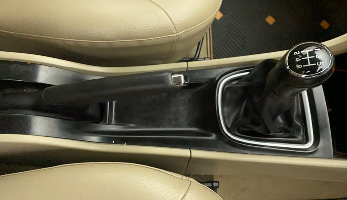 2018 Maruti Ciaz ZETA 1.4  MT PETROL, Petrol, Manual, 70,840 km, Gear Lever