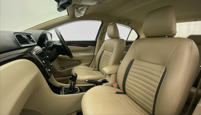 2018 Maruti Ciaz ZETA 1.4  MT PETROL, Petrol, Manual, 70,840 km, Right Side Front Door Cabin