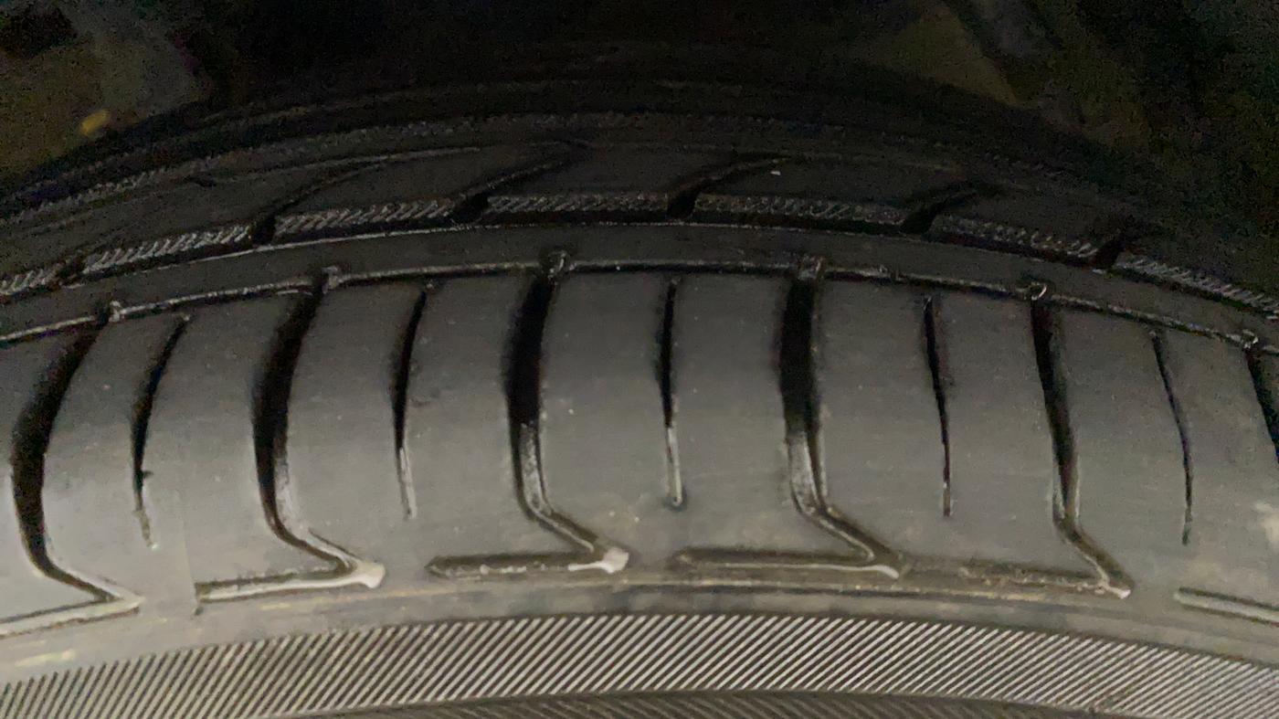 2018 Maruti Ciaz ZETA 1.4  MT PETROL, Petrol, Manual, 70,840 km, Left Front Tyre Tread