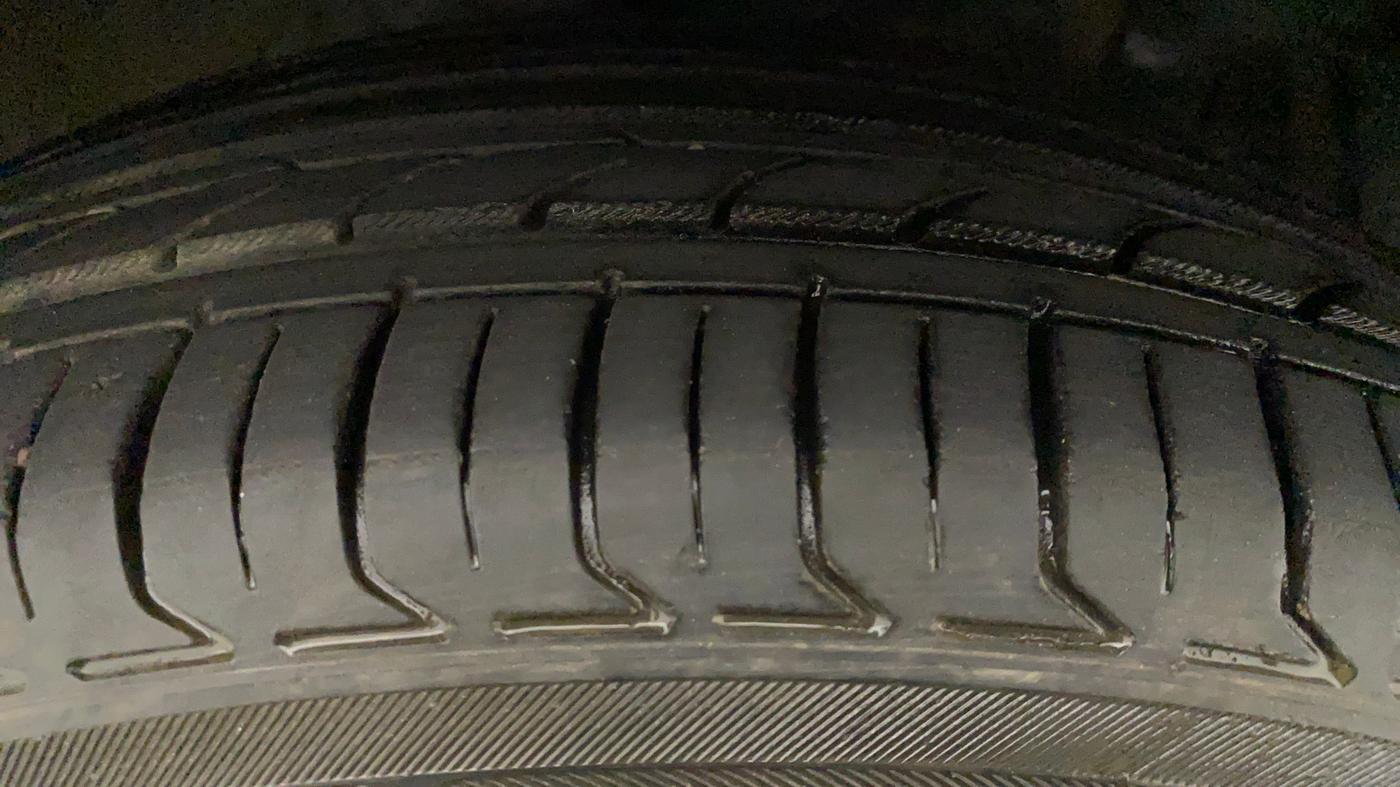 2018 Maruti Ciaz ZETA 1.4  MT PETROL, Petrol, Manual, 70,840 km, Right Front Tyre Tread