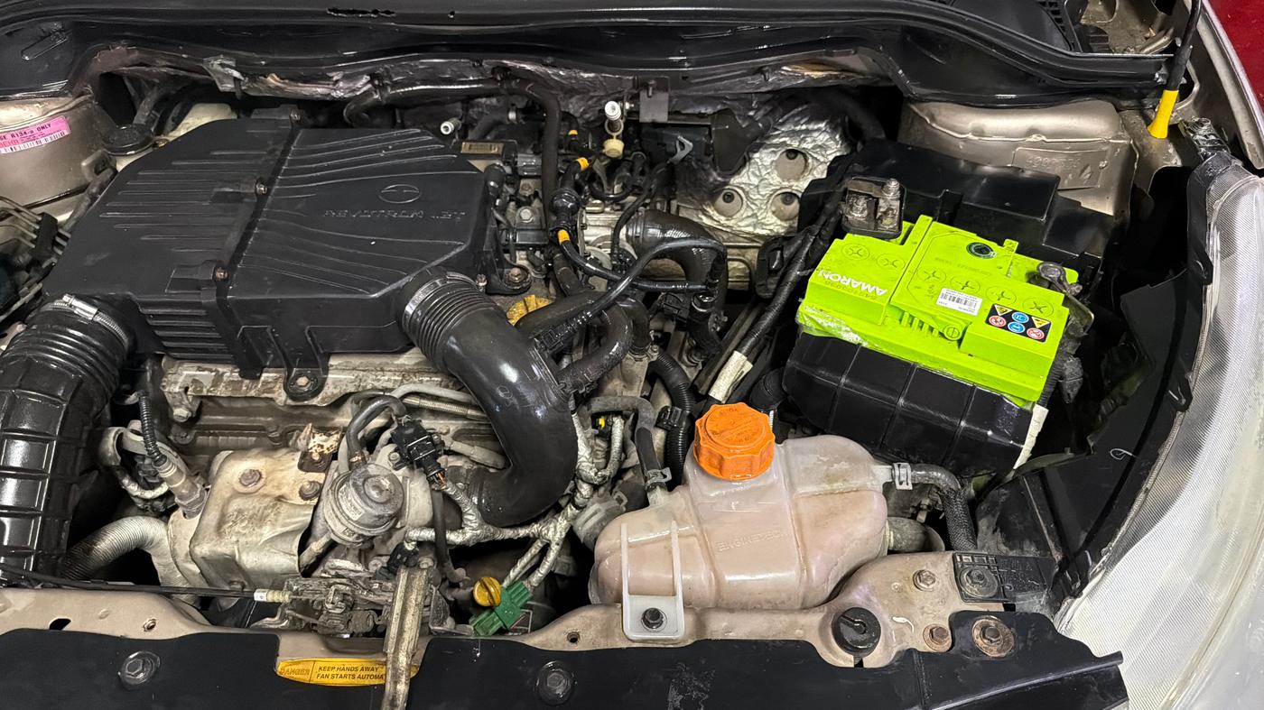 2014 Tata Zest XT PETROL, Petrol, Manual, 74,150 km, Engine View - Left