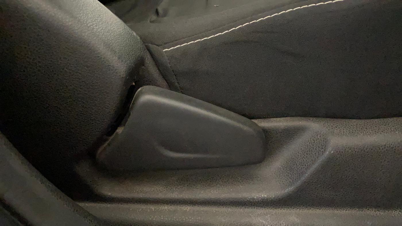 2017 Renault Kwid RXT 0.8, Petrol, Manual, 50 km, Driver Side Adjustment Panel