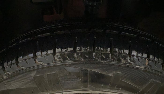 2017 Renault Kwid RXT 0.8, Petrol, Manual, 33,267 km, Left Front Tyre Tread