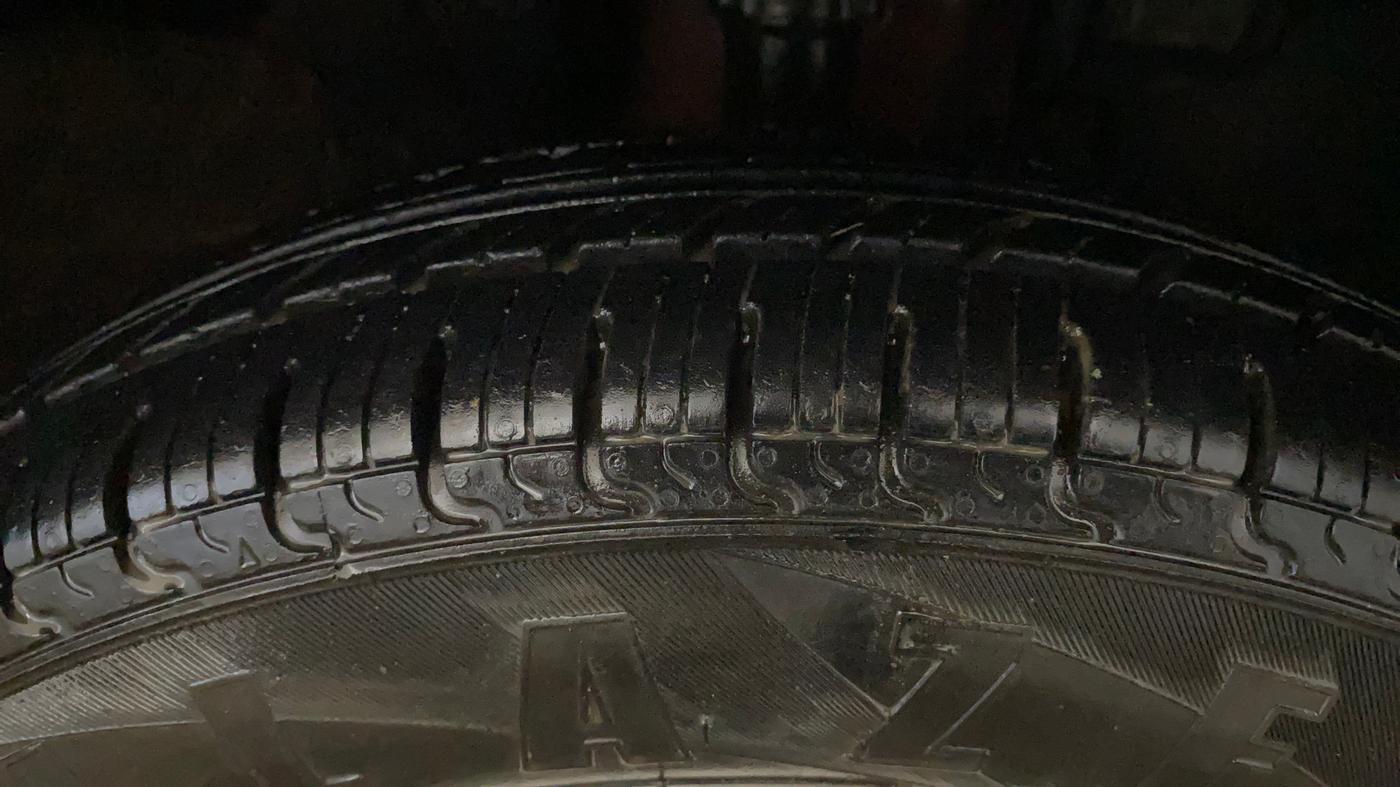 2017 Renault Kwid RXT 0.8, Petrol, Manual, 50 km, Right Front Tyre Tread