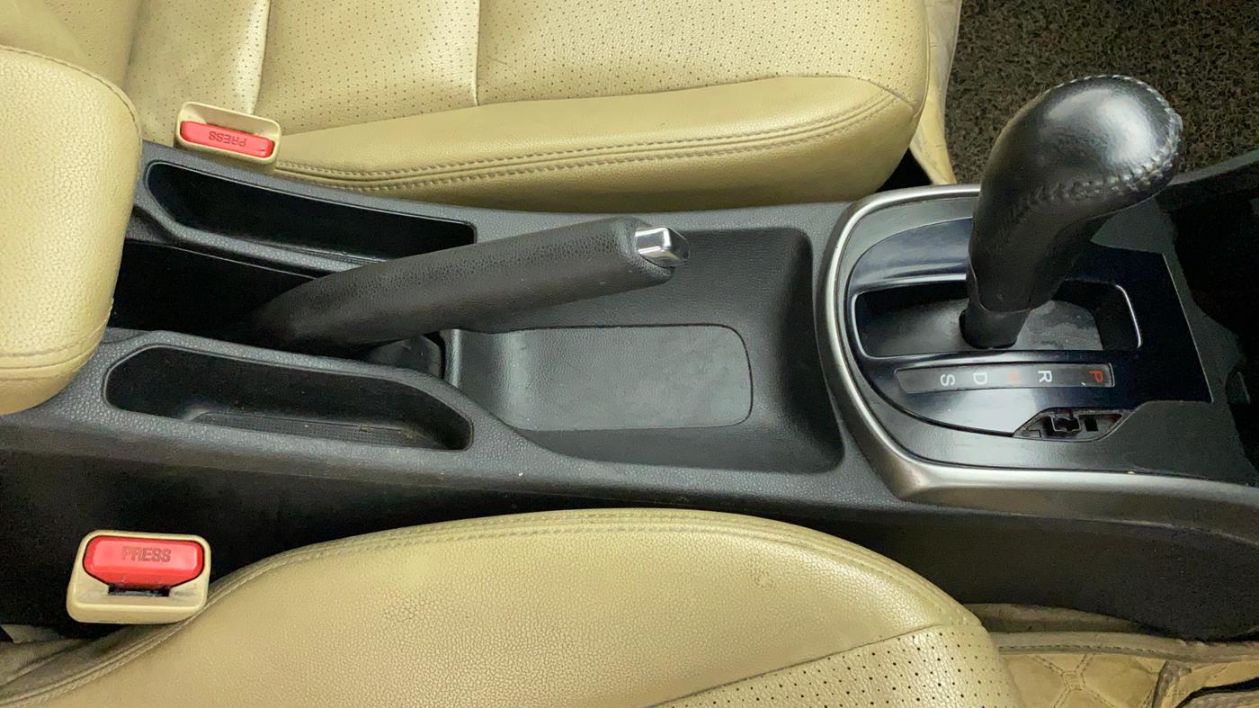 2015 Honda City 1.5L I-VTEC VX CVT, CNG, Automatic, 76,854 km, Gear Lever