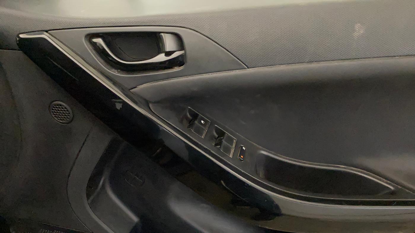 2023 Tata NEXON XZ PLUS PETROL DARK EDITION, Petrol, Manual, 36,979 km, Driver Side Door Panels Control