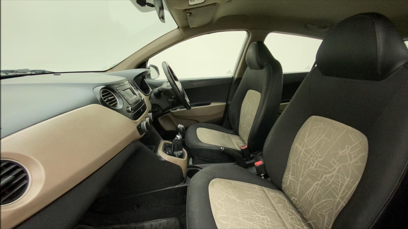 2016 Hyundai Grand i10 SPORTZ 1.2 KAPPA VTVT, Petrol, Manual, 1,04,606 km, Right Side Front Door Cabin