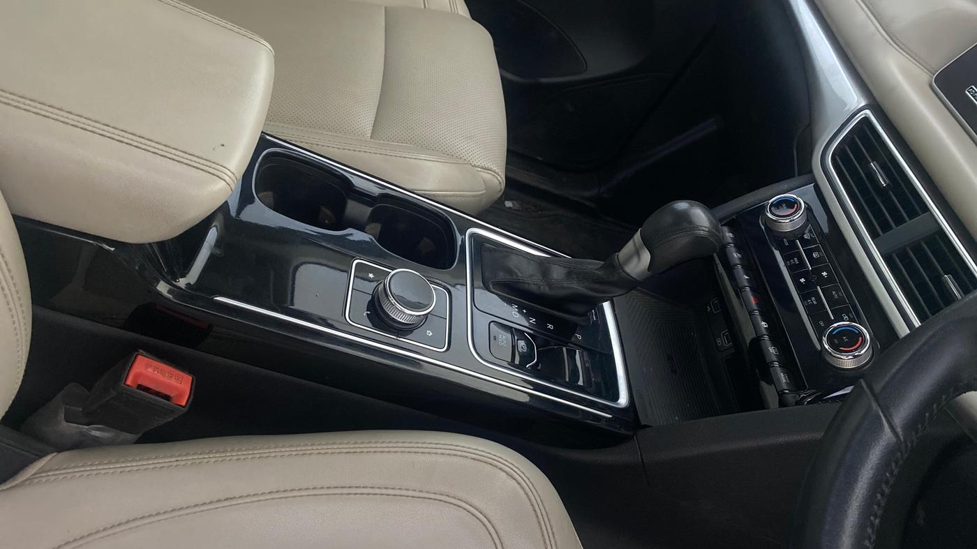 2023 Mahindra XUV700 AX 7 LUXURY D AT 7 STR, Diesel, Automatic, 1,40,211 km, Gear Lever