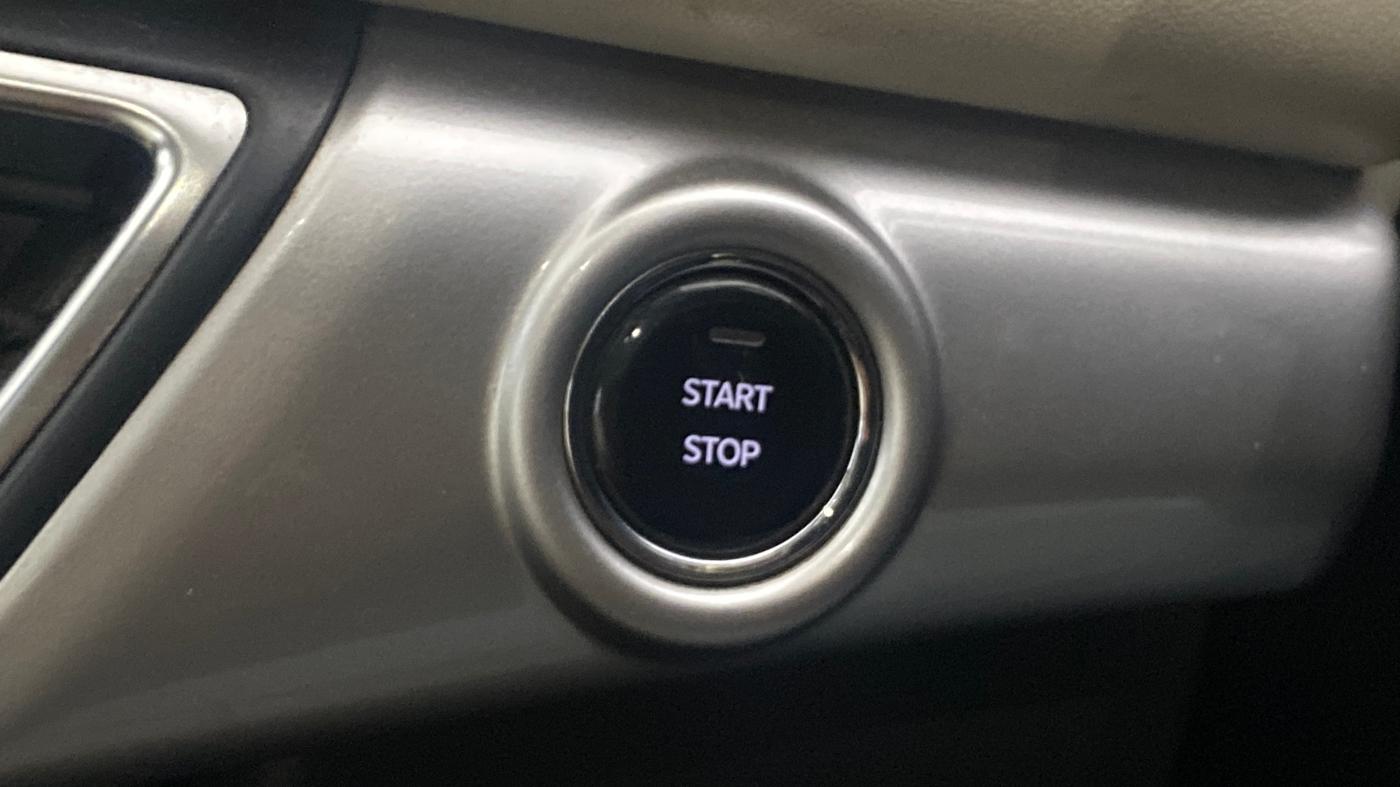 2023 Mahindra XUV700 AX 7 LUXURY D AT 7 STR, Diesel, Automatic, 1,40,211 km, Keyless Start/ Stop Button