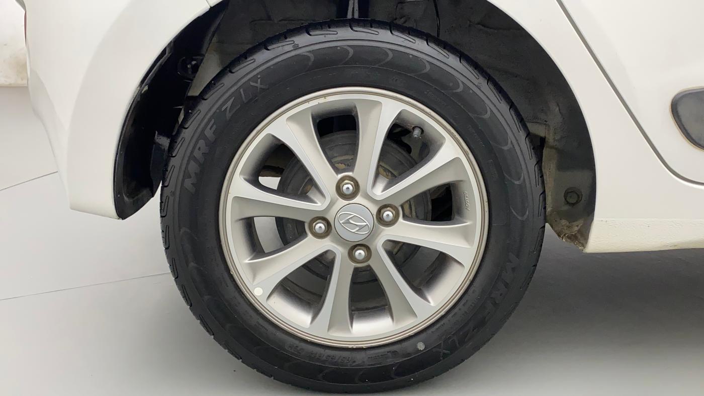 2016 Hyundai Grand i10 ASTA (O) AT 1.2 KAPPA VTVT, Petrol, Automatic, 43,634 km, Right Rear Wheel