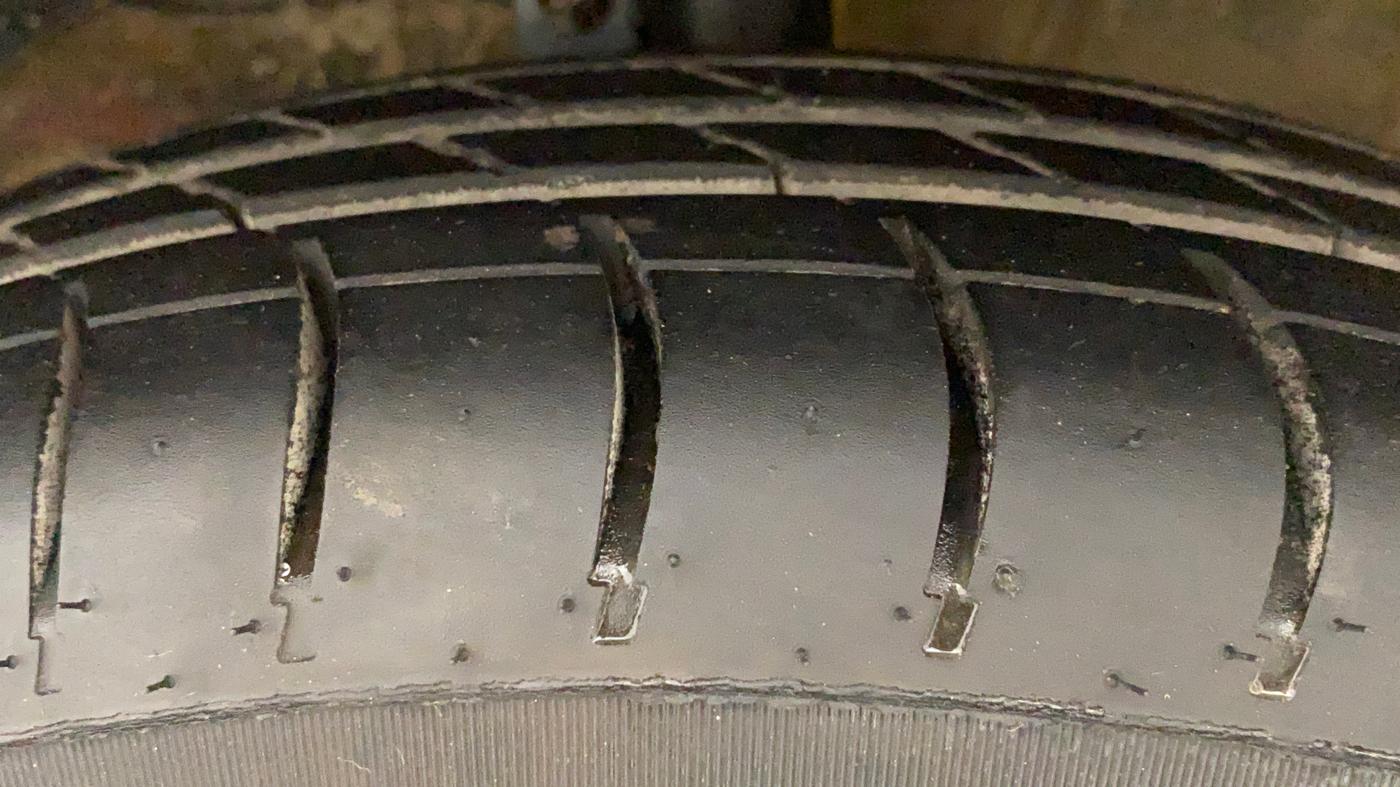2018 Maruti Swift LXI, Petrol, Manual, 53,580 km, Left Front Tyre Tread