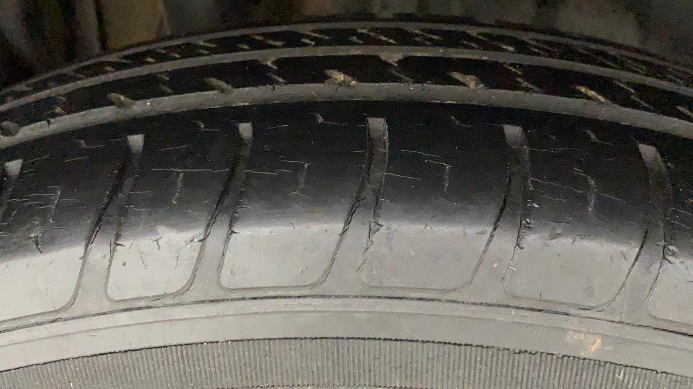 2018 Maruti Swift LXI, Petrol, Manual, 53,580 km, Right Rear Tyre Tread