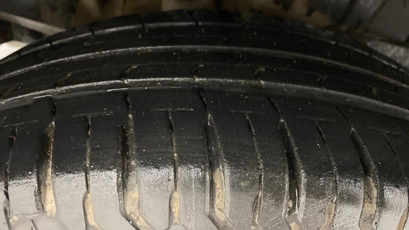2017 Maruti Dzire ZXI Plus AMT, Petrol, Automatic, 24,123 km, Right Rear Tyre Tread