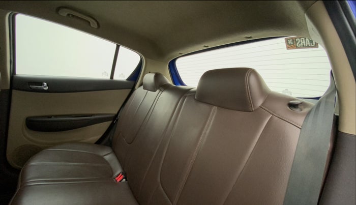 2011 Hyundai i20 MAGNA 1.4 CRDI, Diesel, Manual, 1,36,569 km, Right Side Rear Door Cabin