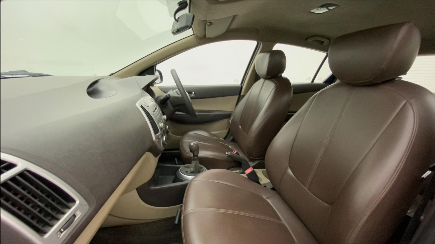 2011 Hyundai i20 MAGNA 1.4 CRDI, Diesel, Manual, 1,36,569 km, Right Side Front Door Cabin