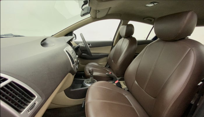 2011 Hyundai i20 MAGNA 1.4 CRDI, Diesel, Manual, 1,36,569 km, Right Side Front Door Cabin