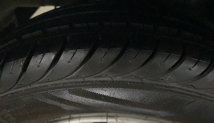 2017 Hyundai Eon ERA +, Petrol, Manual, 11,320 km, Right Rear Tyre Tread