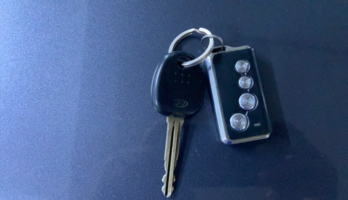 2017 Hyundai Eon ERA +, Petrol, Manual, 11,320 km, Key Close Up